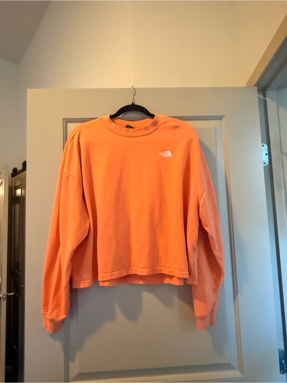 The North Face Women's Cropped Crewneck Sweatshirt - Coral Orange